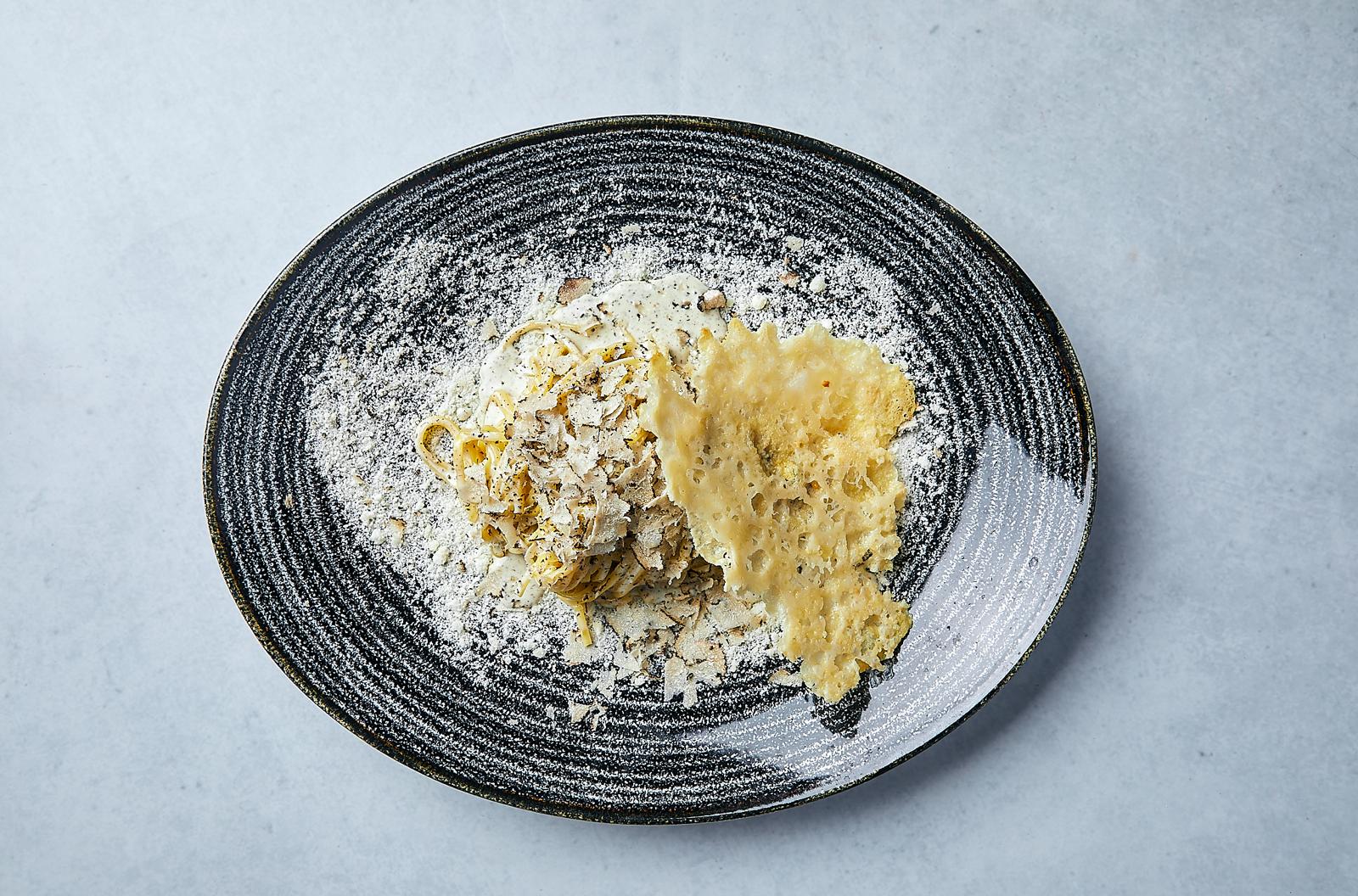 Restaurantfassade bei Tageslicht