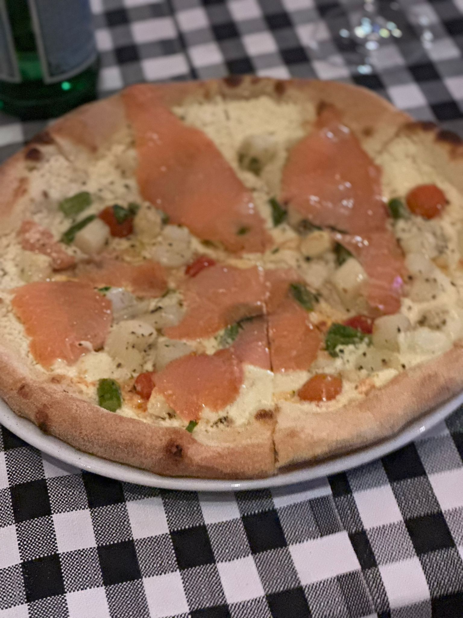 Außenansicht bei Nacht