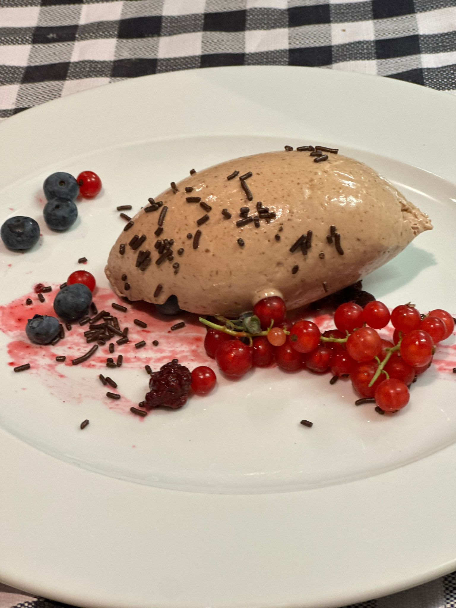 Schokoladenmousse mit Beeren